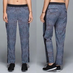 EXCELLENT CONDITION! worn once Lululemon Rise Shine Trouser Bead Envy Pant 6